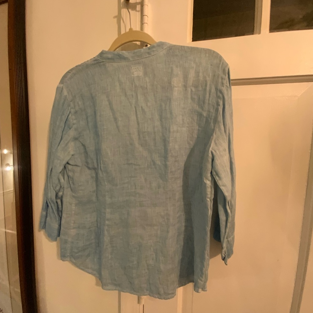 Relaxed Light Blue Linen Button-Down Blouse - Picture 6 of 8
